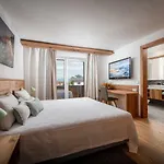 Luxus Living 9 *
