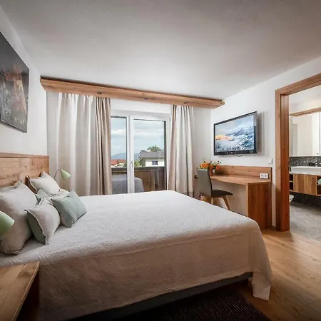 Luxus Living 9 *
